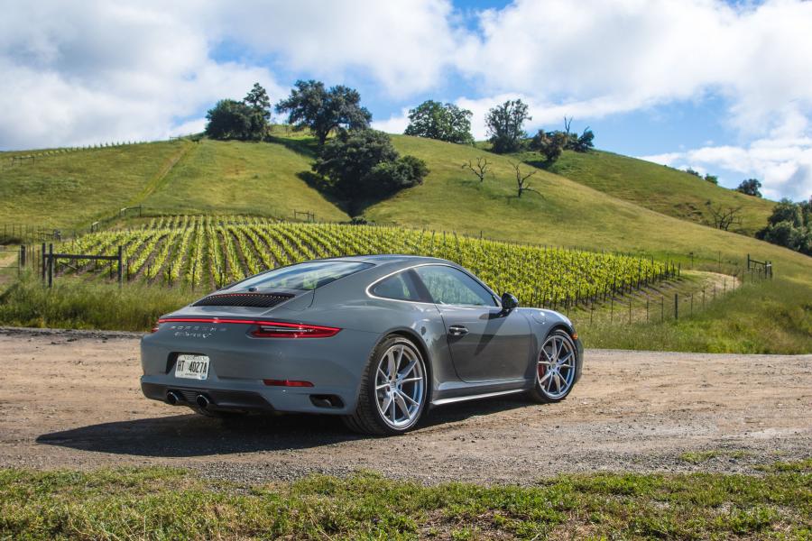  Porsche 911 Carrera 4S Coupe 2016 года  (US) (фото 1 из 6)